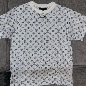 Woman Louis Vuitton T-shirt. Worn once